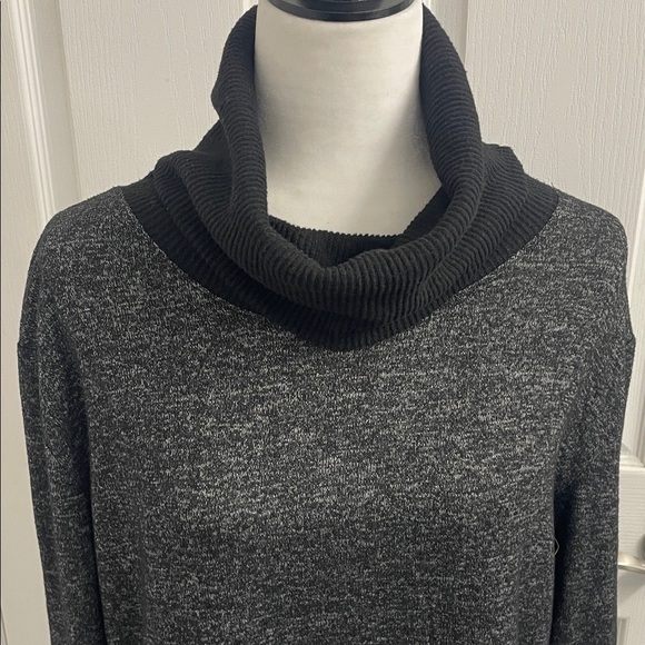 Harve Benard Charcoal and Black Cowl Neck Top Side Slits Sz M - Picture 2 of 11